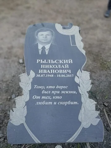 Памятник с ажурной резьбой — работа мастерской «Проект Гранит 82», Симферополь
