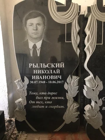 Портретная гравировка крупным планом — работа мастерской «Проект Гранит 82», Симферополь
