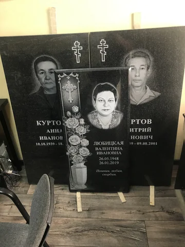 Памятник с фотопортретом — работа мастерской «Проект Гранит 82», Симферополь