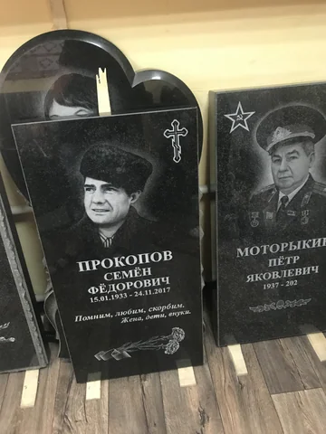 Памятник с воинской символикой — работа мастерской «Проект Гранит 82», Симферополь