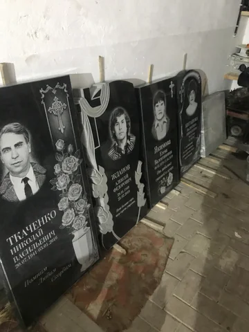 Стелы в мастерской перед отгрузкой — работа мастерской «Проект Гранит 82», Симферополь